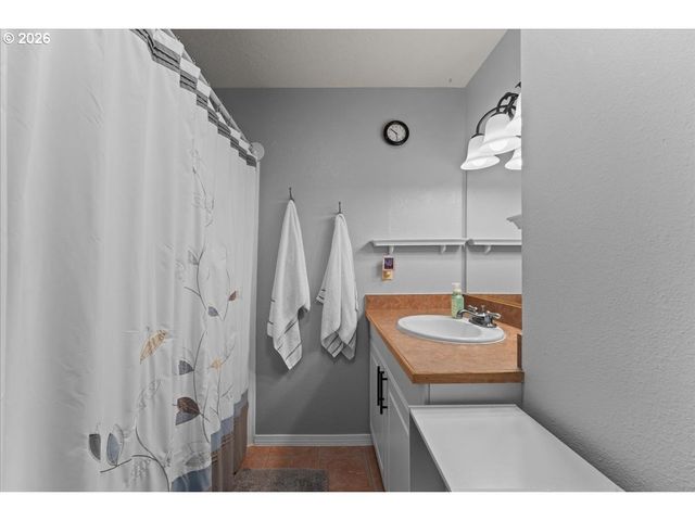 1963 Sw MYERS Pl, Gresham, OR 97080