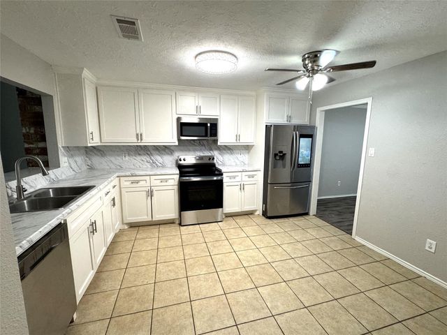 11915 Fallbrook Drive, Houston, TX 77065