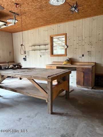 1729 Holly Ridge Road, Kinston, NC 28504