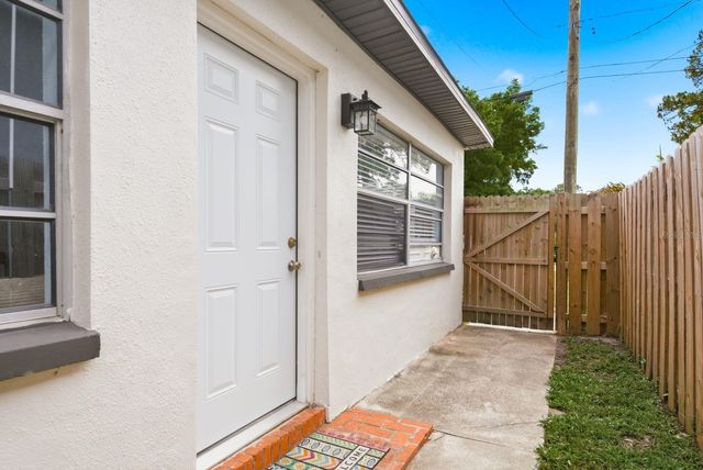7327 WINCHESTER DRIVE, Tampa, FL 33615