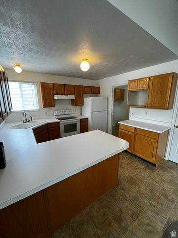3475 S PARK VISTA DR, West Valley City, UT 84120
