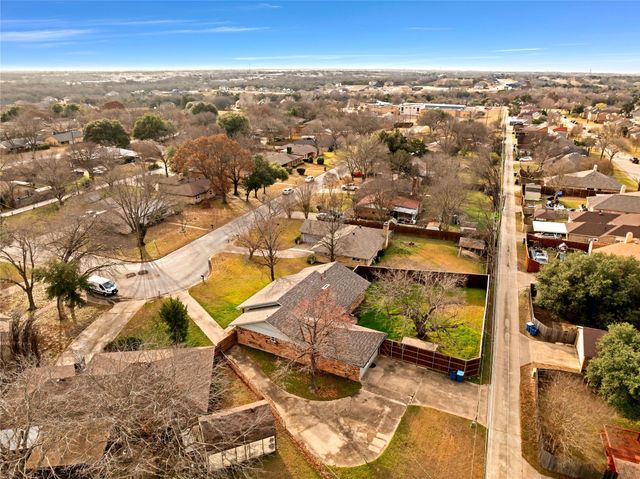 125 Stardust Lane, Desoto, TX 75115