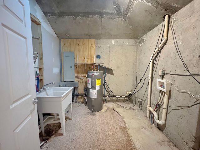 28 Alease Dr, Fayetteville, TN 37334