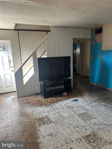 27 WALTON AVE, Trenton, NJ 08618