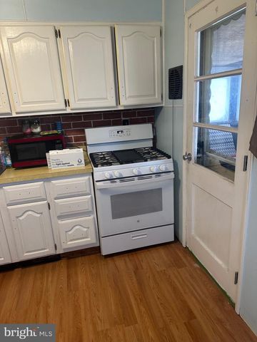 27 WALTON AVE, Trenton, NJ 08618