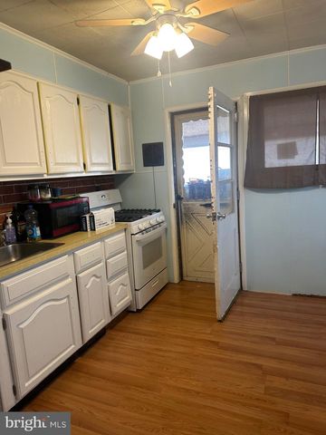 27 WALTON AVE, Trenton, NJ 08618