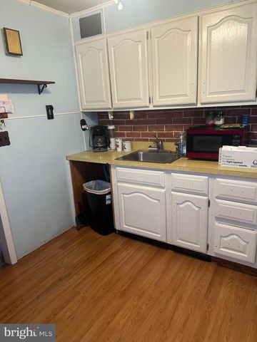 27 WALTON AVE, Trenton, NJ 08618