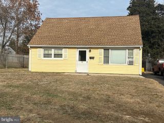 27 WALTON AVE, Trenton, NJ 08618