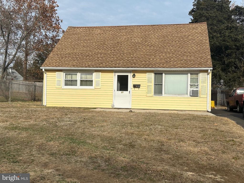 27 WALTON AVE, Trenton, NJ 08618