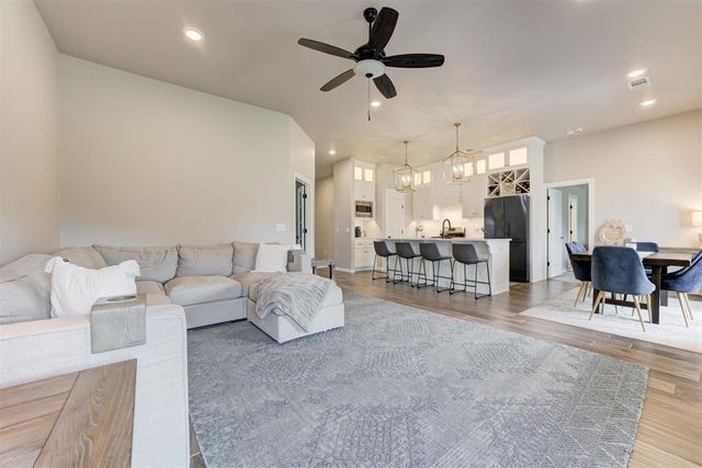 9220 NW 92nd Street, Yukon, OK 73099