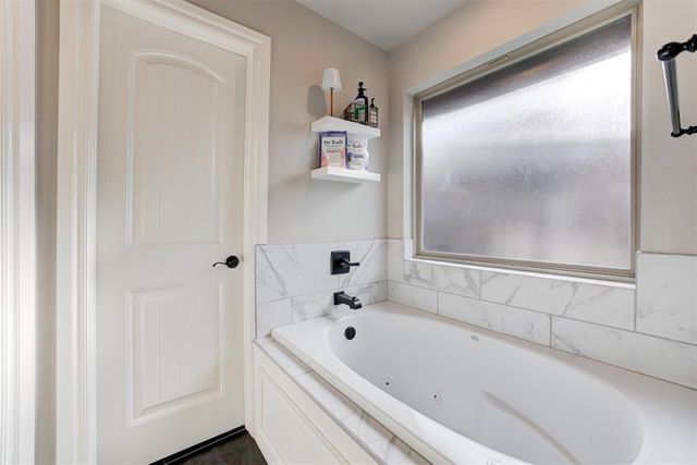 9220 NW 92nd Street, Yukon, OK 73099