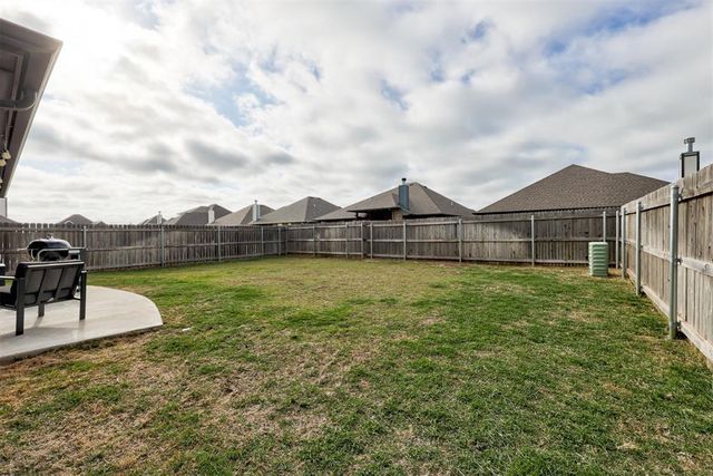 9220 NW 92nd Street, Yukon, OK 73099