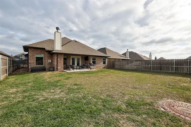 9220 NW 92nd Street, Yukon, OK 73099