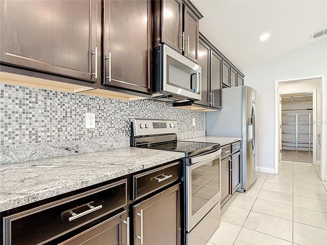 154 ELOISE OAKS DRIVE, Winter Haven, FL 33884