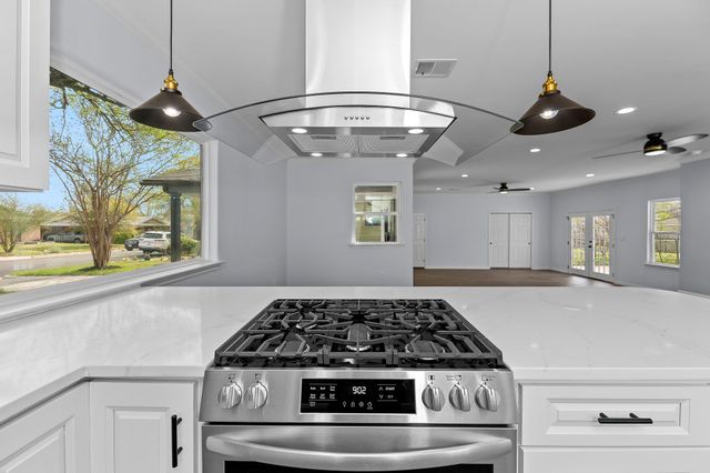1307 Yorkshire DR, Austin, TX 78723