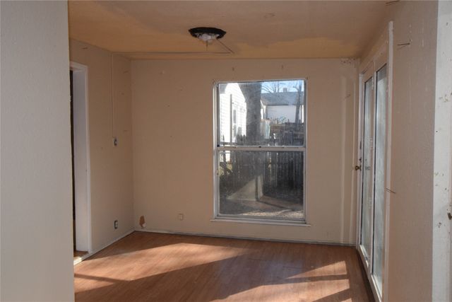 207 N Waco Street, Weatherford, TX 76086