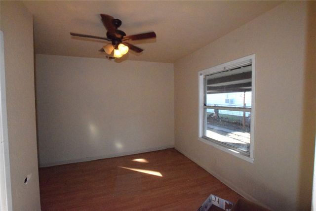 207 N Waco Street, Weatherford, TX 76086