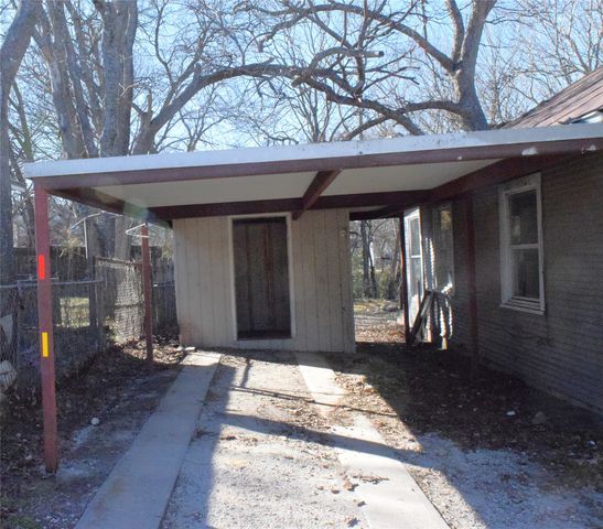 207 N Waco Street, Weatherford, TX 76086