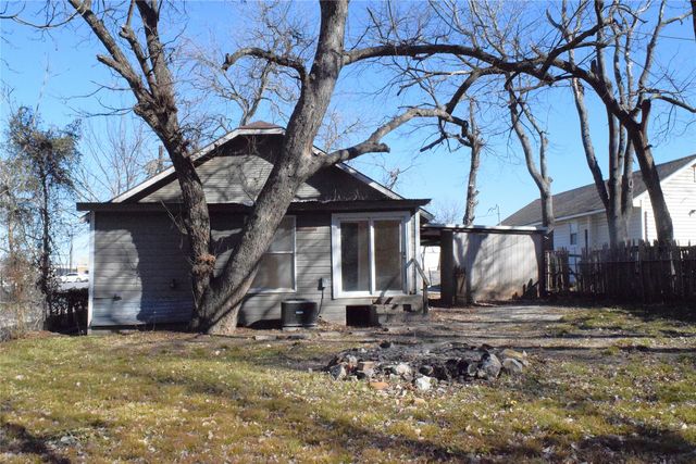 207 N Waco Street, Weatherford, TX 76086