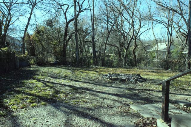 207 N Waco Street, Weatherford, TX 76086