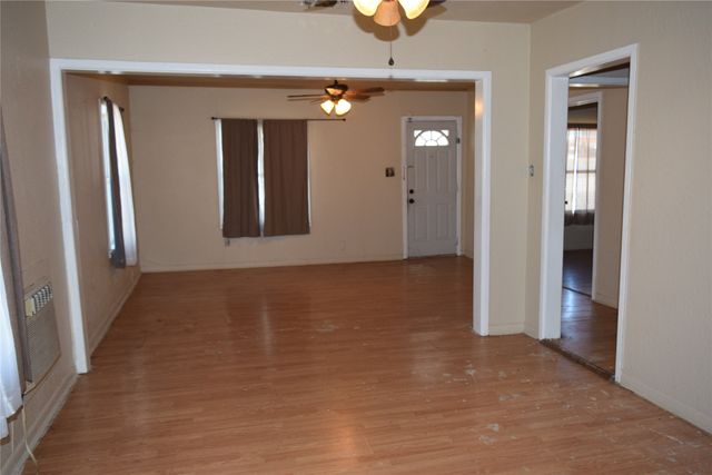 207 N Waco Street, Weatherford, TX 76086