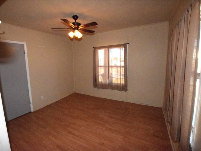 207 N Waco Street, Weatherford, TX 76086