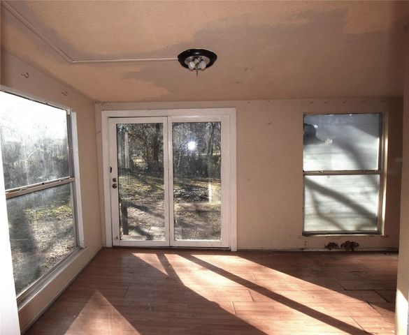 207 N Waco Street, Weatherford, TX 76086