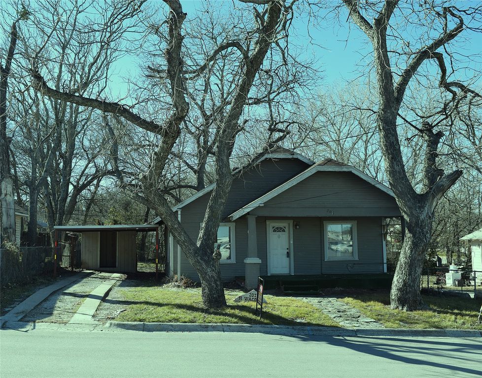 207 N Waco Street, Weatherford, TX 76086