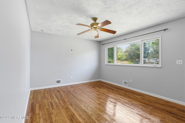 112 Dittmar Drive, Toms River, NJ 08757