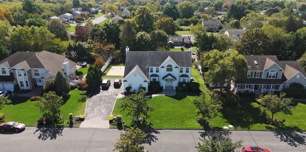 39 Island Trail, Mount Sinai, NY 11766