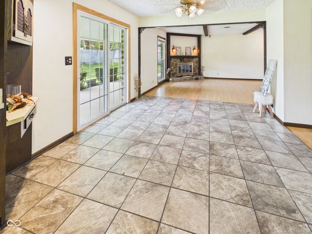 186 E Gay Drive, Alexandria, IN 46001