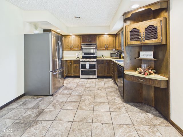 186 E Gay Drive, Alexandria, IN 46001