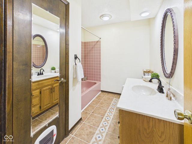 186 E Gay Drive, Alexandria, IN 46001