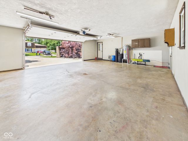 186 E Gay Drive, Alexandria, IN 46001