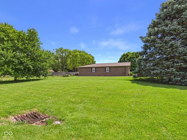 186 E Gay Drive, Alexandria, IN 46001
