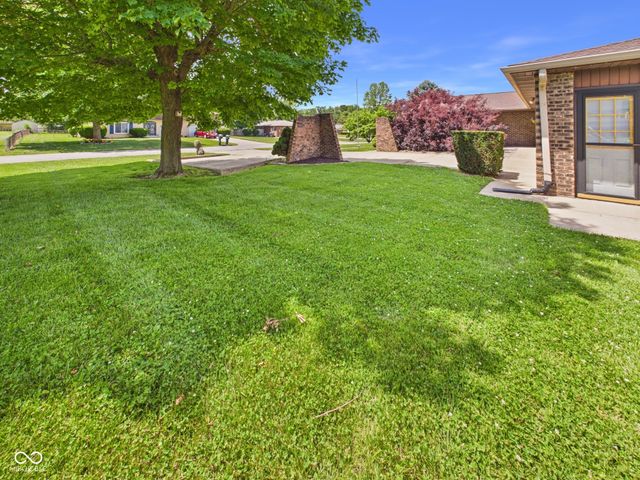 186 E Gay Drive, Alexandria, IN 46001