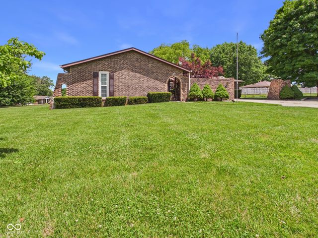 186 E Gay Drive, Alexandria, IN 46001