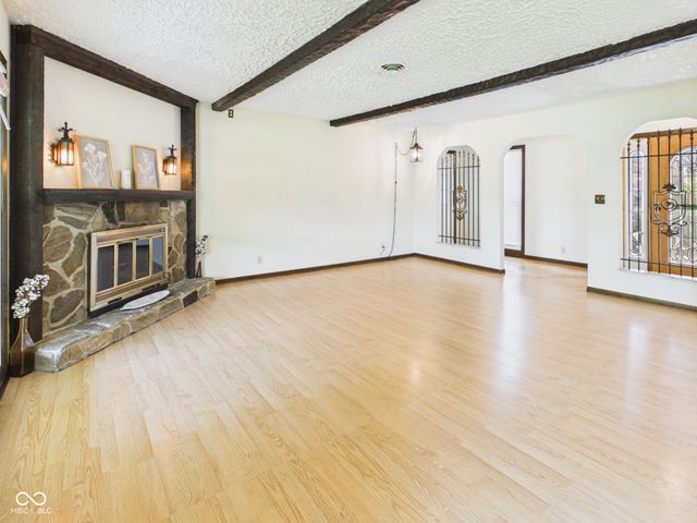 186 E Gay Drive, Alexandria, IN 46001