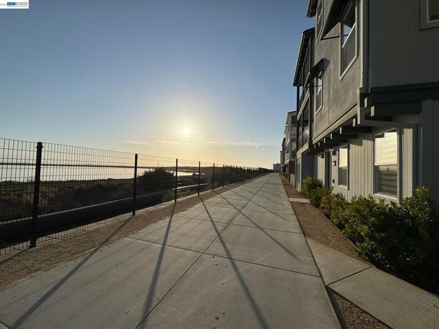 9824 Seawind Way, Newark, CA 94560