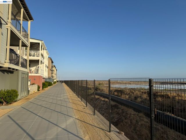 9824 Seawind Way, Newark, CA 94560