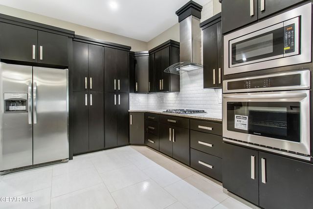 779 B Lemington, El Paso, TX 79928