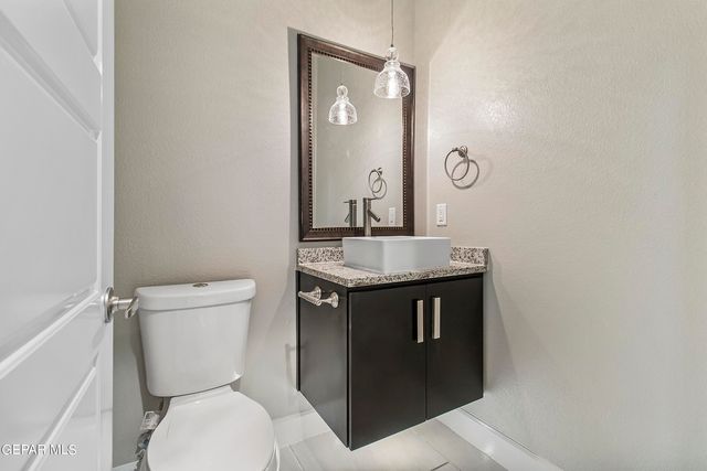 779 B Lemington, El Paso, TX 79928