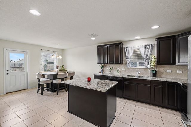 1437 Waggoner Drive, Aubrey, TX 76227