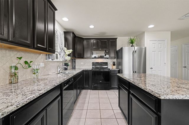 1437 Waggoner Drive, Aubrey, TX 76227