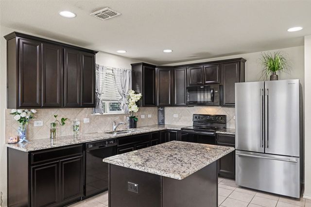 1437 Waggoner Drive, Aubrey, TX 76227