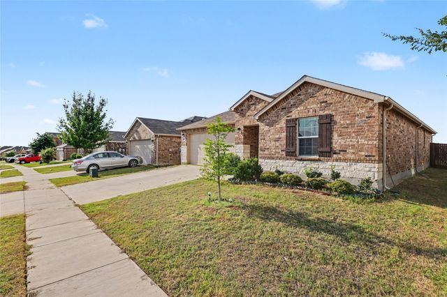 1437 Waggoner Drive, Aubrey, TX 76227
