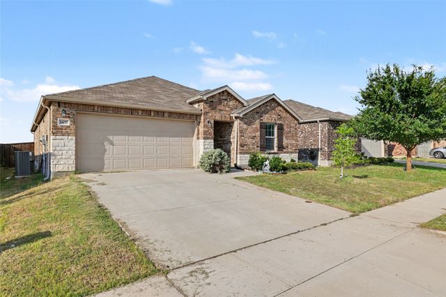 1437 Waggoner Drive, Aubrey, TX 76227