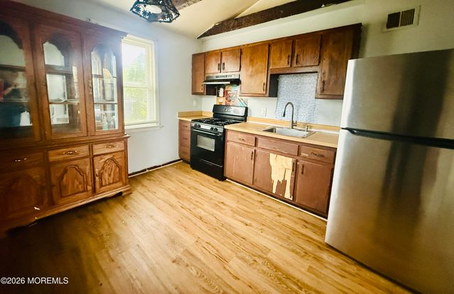 98 Belshaw Avenue, Shrewsbury Twp, NJ 07724