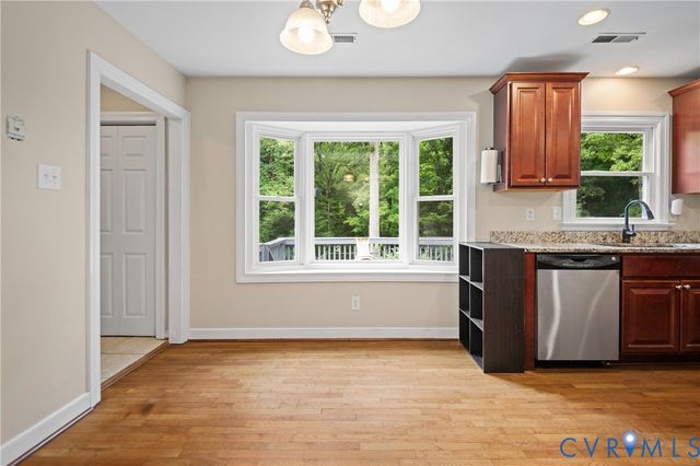 14800 Walthall Dr, Colonial Heights, VA 23834
