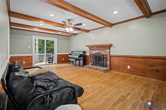 14800 Walthall Dr, Colonial Heights, VA 23834